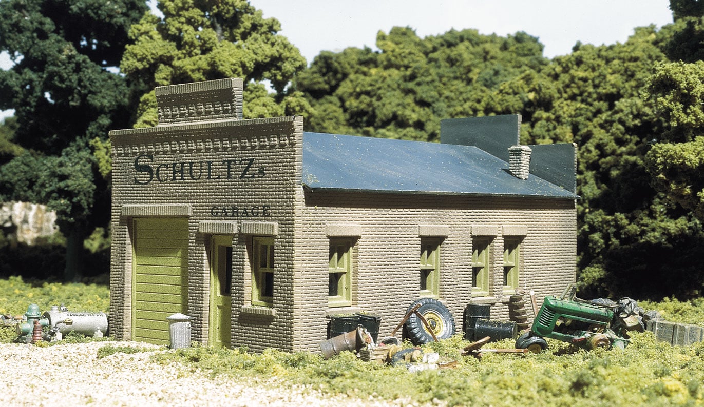 Schultz's Garage - HO Scale Kit  WS 20100