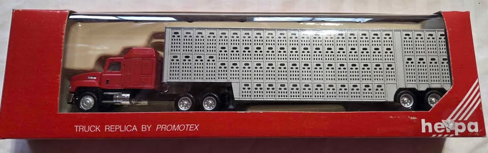 HERPA MACK CH Tractor with LIVESTOCK TRAILER  HO SCALE