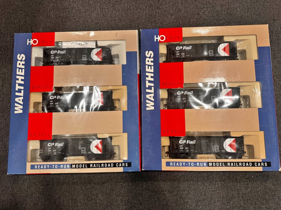 Walthers CP Rail Ballast cars 3 Pack      HO Scale