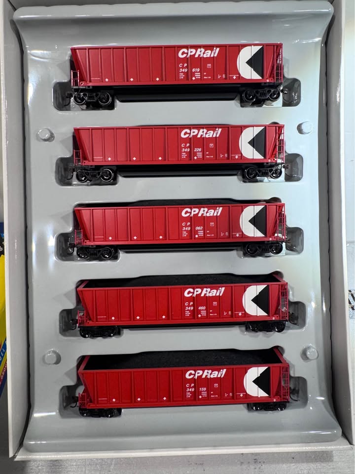 Athearn  CP Rail Bathtub Coal gondolas   set of 5 cars