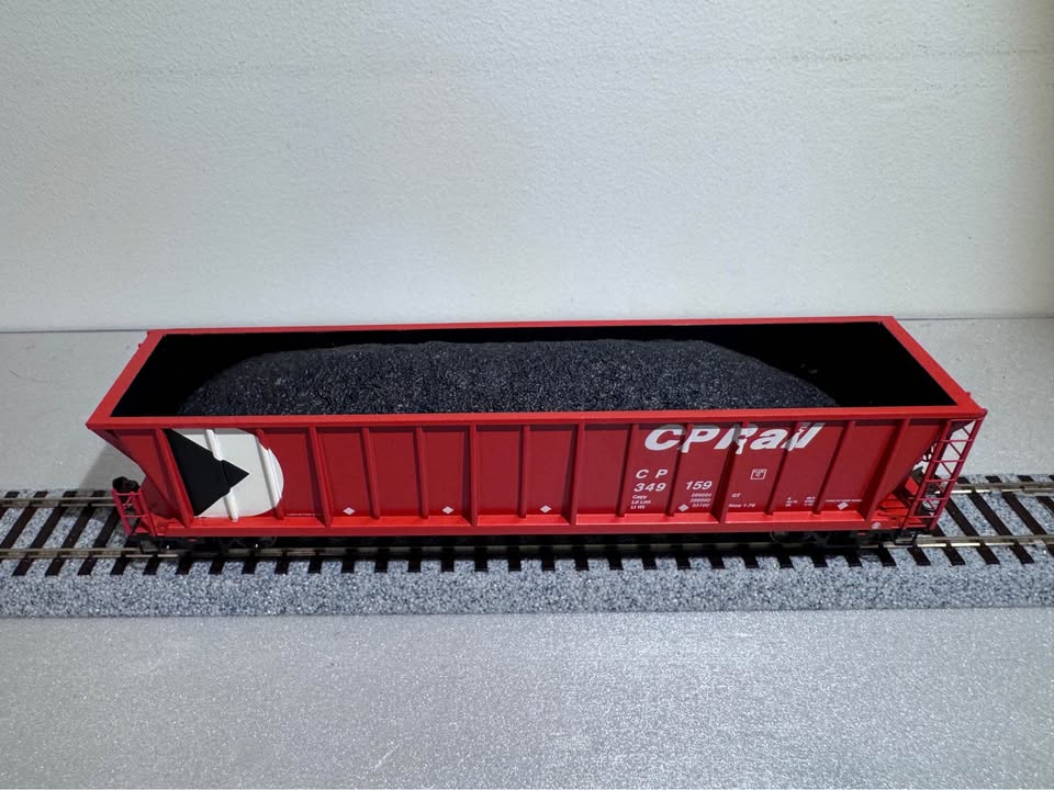 Athearn  CP Rail Bathtub Coal gondolas   set of 5 cars