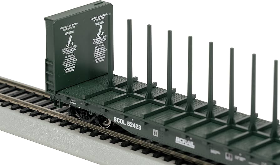 Bachmann Trains - 52' Center-Beam FLATCAR with BULKHEADS - BC Rail #52423 - HO Scale