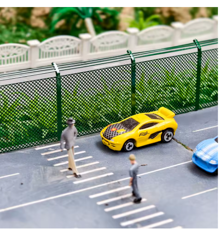 METAL HO SCALE FENCE 8CM x 3.5CM LONG SECTION