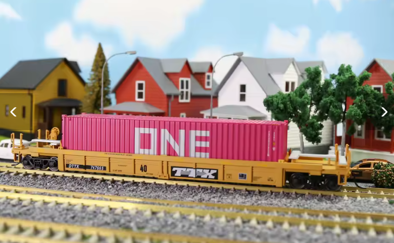 QTY 4  , 40Ft Container Well cars with containers HO Scale