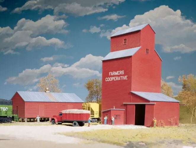Walthers Cornerstone Part # 3036 Farmers Cooperative Rural Grain Elevator -- Kit - Elevator: 8-7/8 x 7-1/4 x 10" 23 x 18 x 25cm
