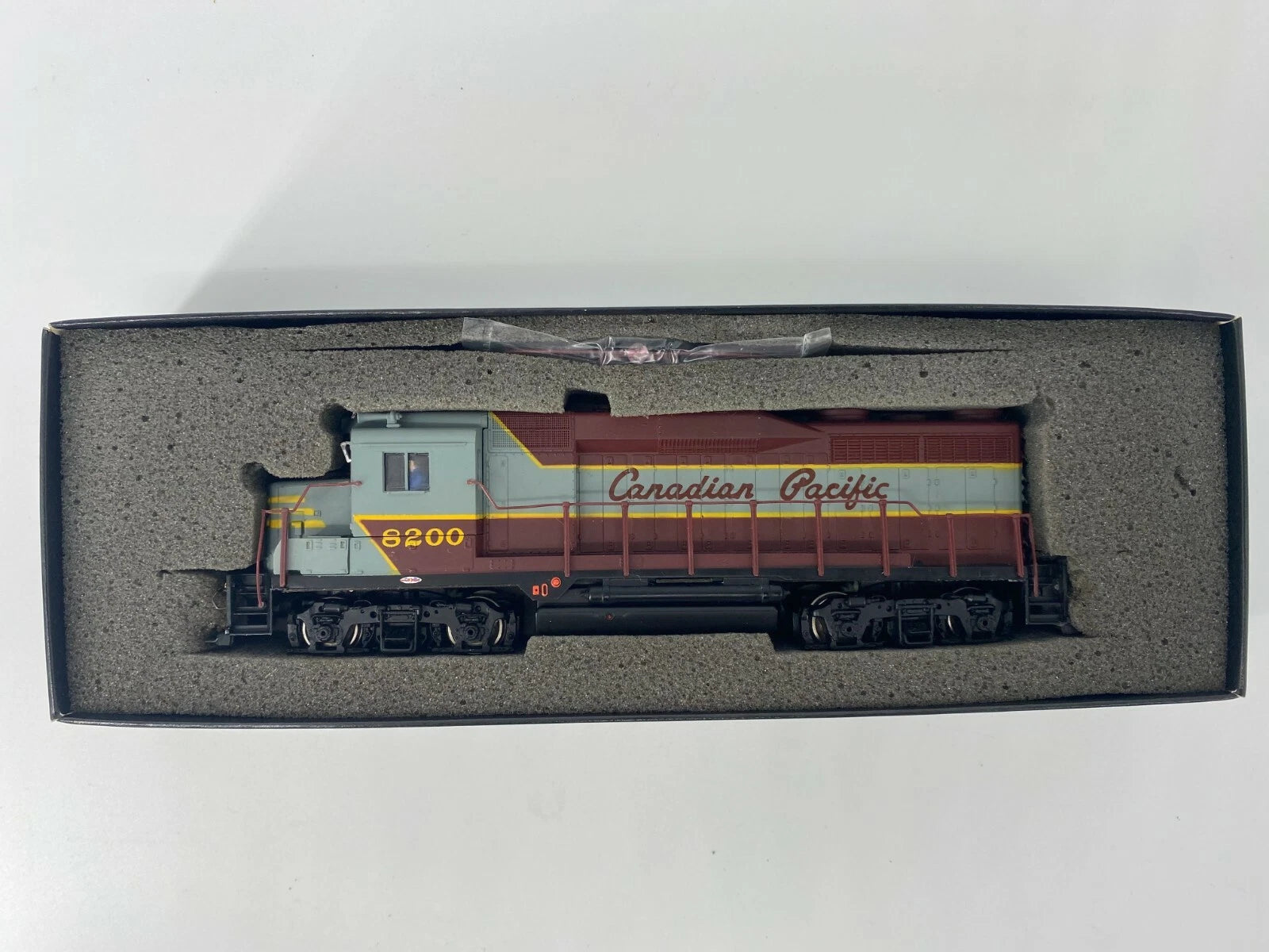 Bachmann Spectrum GP30    #8200     HO scale