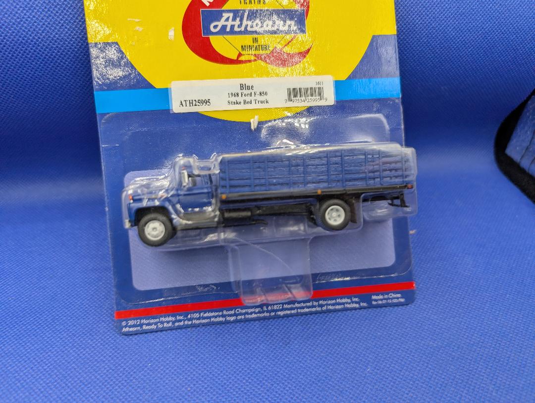 ATHEARN FORD F850 STAKE TRUCK HO 1/87 scale   BLUE