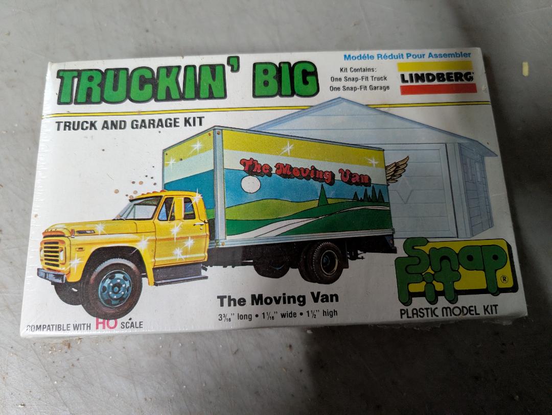 SALE!     HO LINDBERG   FORD DELIVERY VAN  Plastic Kit  SEALED! NEW!