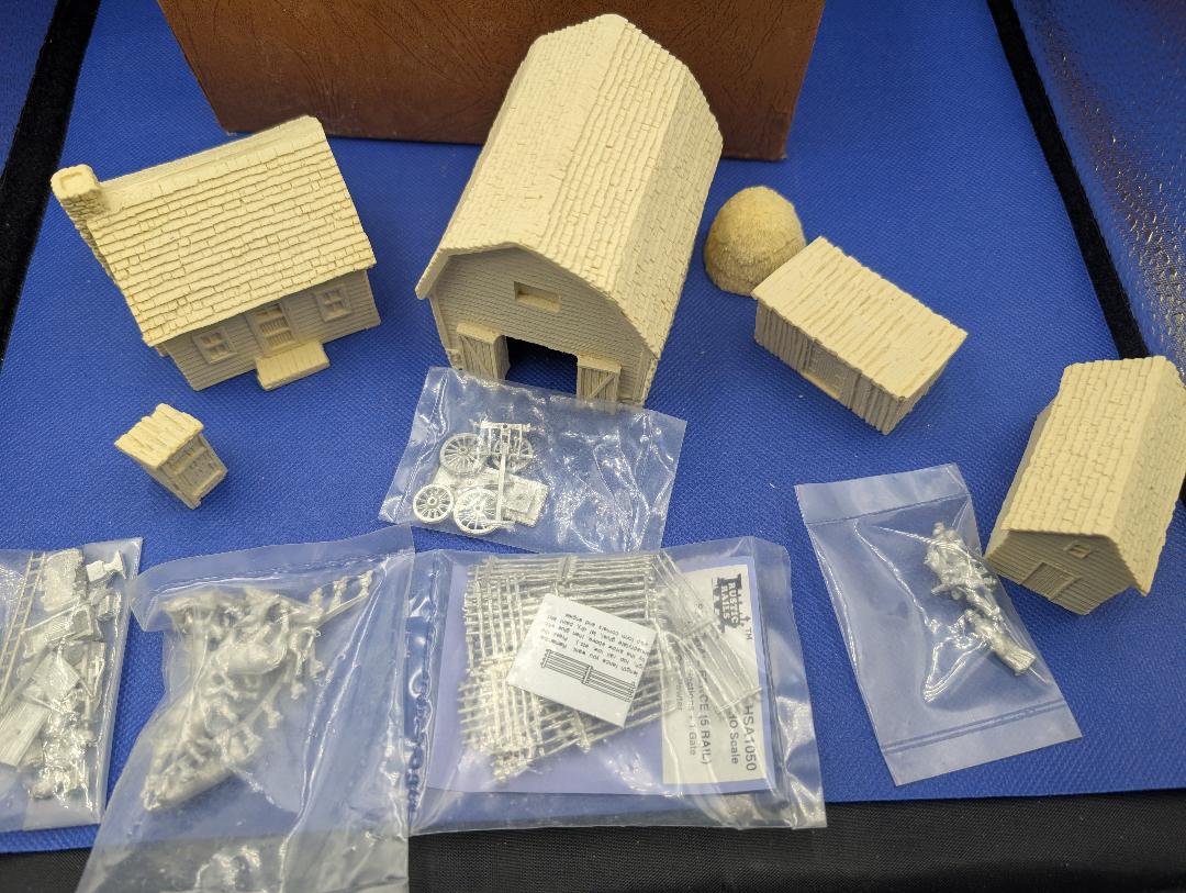 RUSTIC RAILS HO SCALE FARMLAND KIT#C2500     Resin kit w/ Metal parts