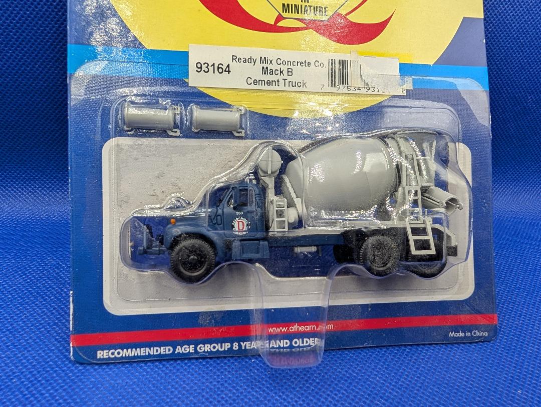 ATHEARN MACK B  READY MIX TRUCK HO SCALE